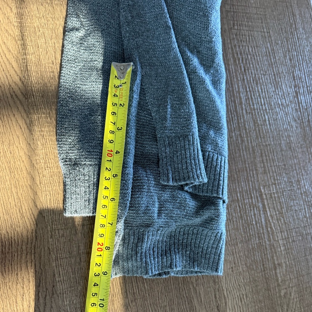 UGG GRAY CREWNECK SWEATER - NWOT - Picture 11 of 12